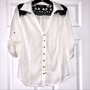 Blouse with lace accents 3/4 sleeve